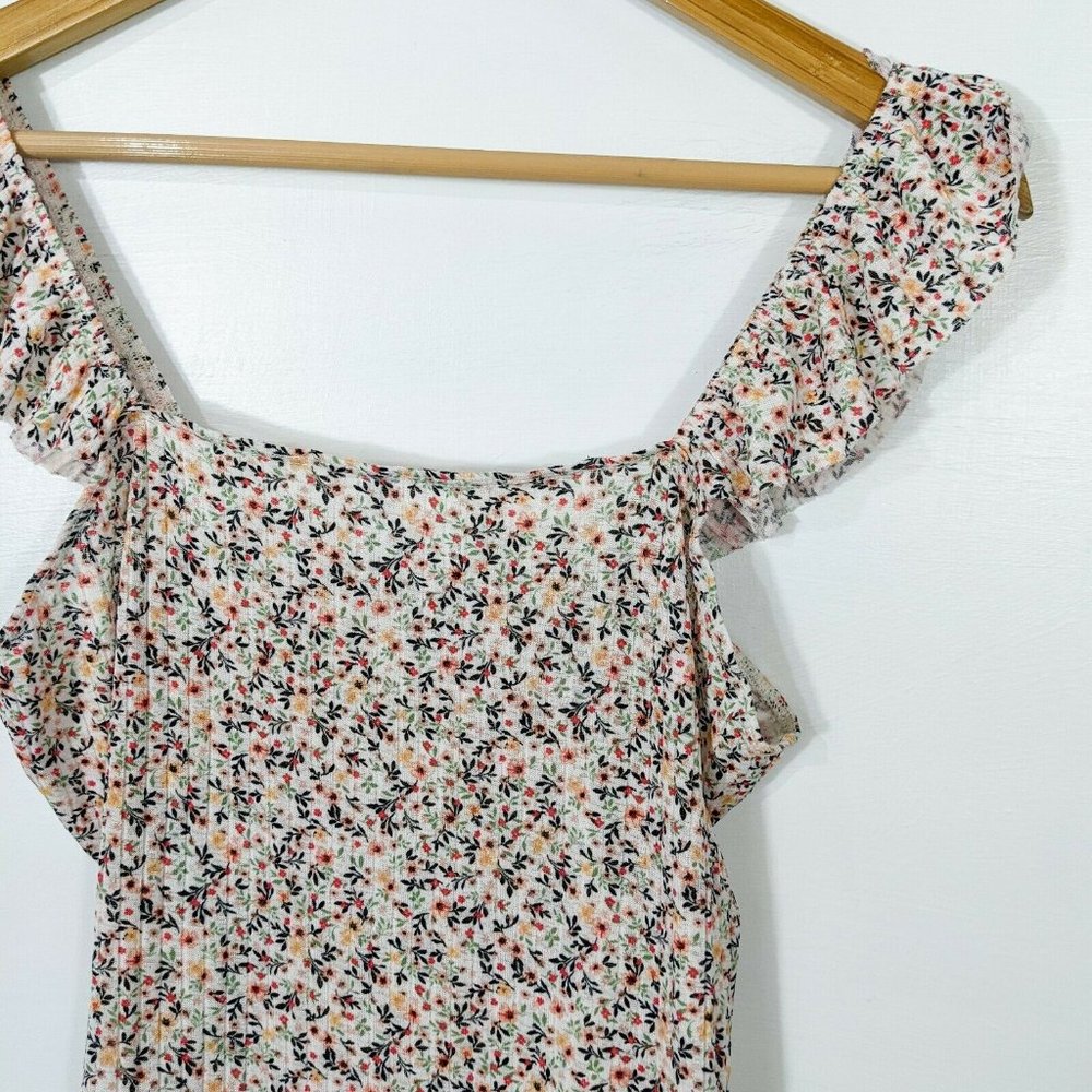 SOCIALITE NWOT Floral Knit Ruffle Bodysuit Size Large - Picture 2 of 6